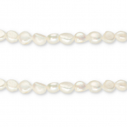 TQ Freshwater pearls nugget round 8-9mm Natural White