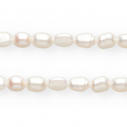 TQ Freshwater pearls nugget oval 5-6mm Natural White