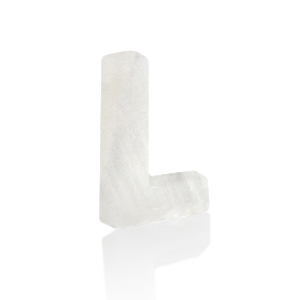 Shell pendants specials letter L White (natural colour)