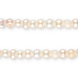 TQ Freshwater pearls round 4mm Natural White