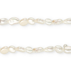 TQ Freshwater pearls nugget oval 6x5mm Natural White