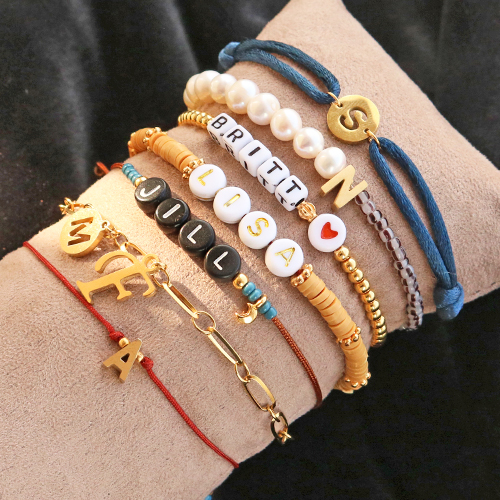 See here how you can make the most beautiful personalised jewellery yourself: