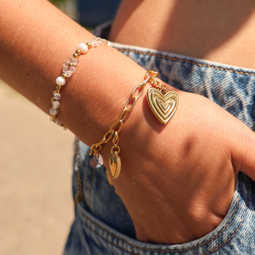 Create cheerful necklaces and bracelets with stainless steel heart charms