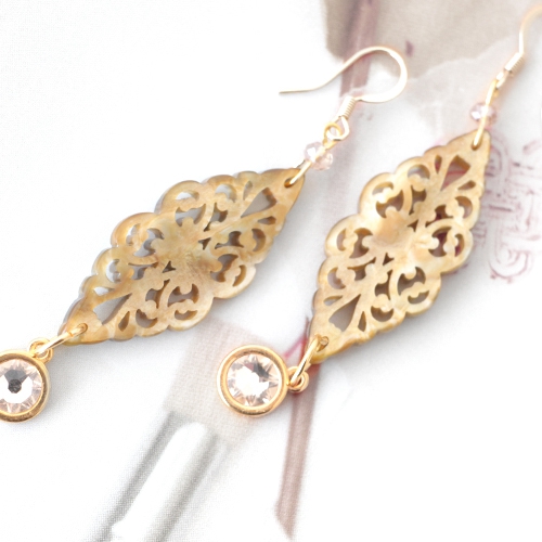Trendy Baroque charms with fun details!