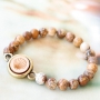 Natural look jewellery with cabochons in unique designs!