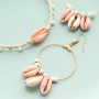 This is how you make summer jewellery with shell beads:
