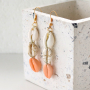 This is how you make summer jewellery with shell beads: