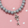 This is how you make fantastic bracelets with acrylic beads: