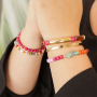 Design various pieces of jewellery with acrylic beads