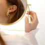 How to present stainless steel earrings and bracelets