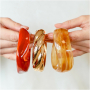 Combine resin bracelets with metal bracelets