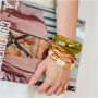 Combine resin bracelets with metal bracelets